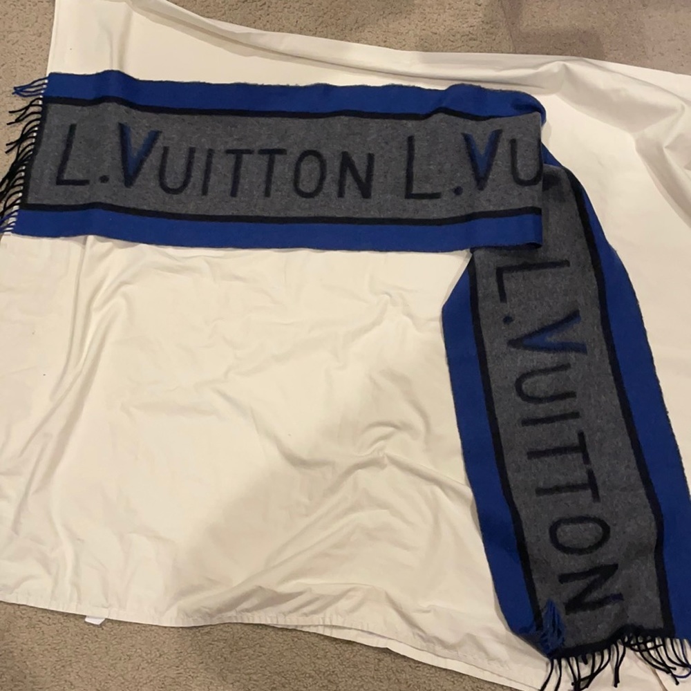 Luis Vuitton wool scarf